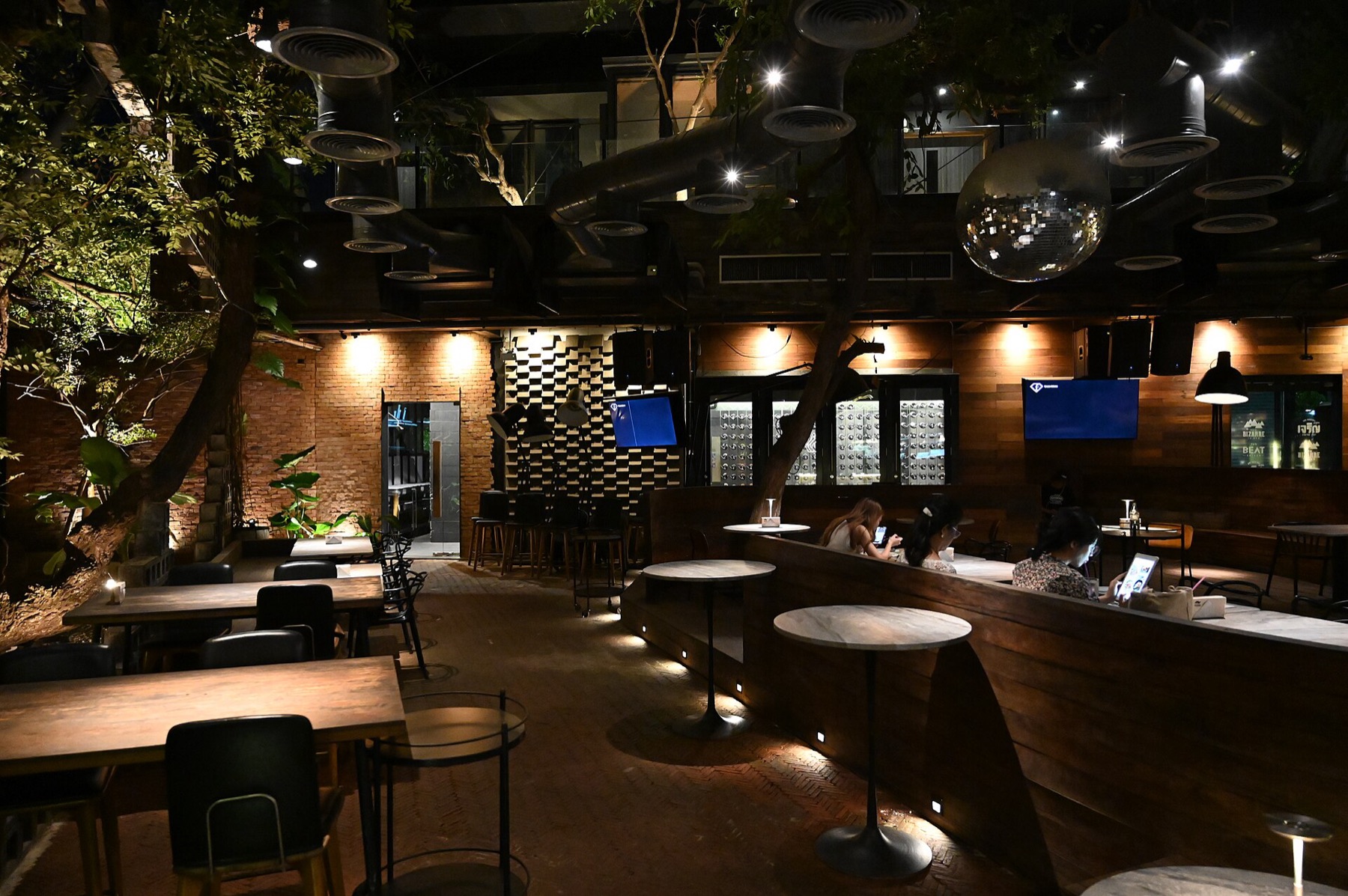 カフェ店内の落ち着いた雰囲気